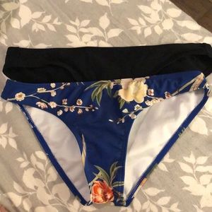 2 pack of bikini bottoms